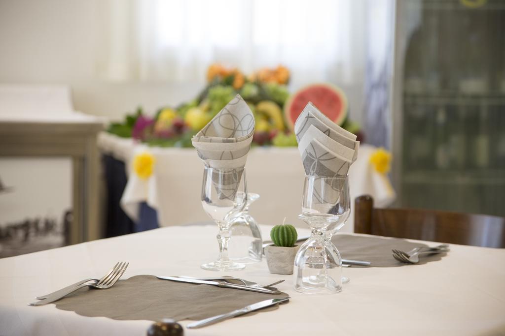 Hotel Silvia มิซาโน อาดรีอาติโก ภายนอก รูปภาพ