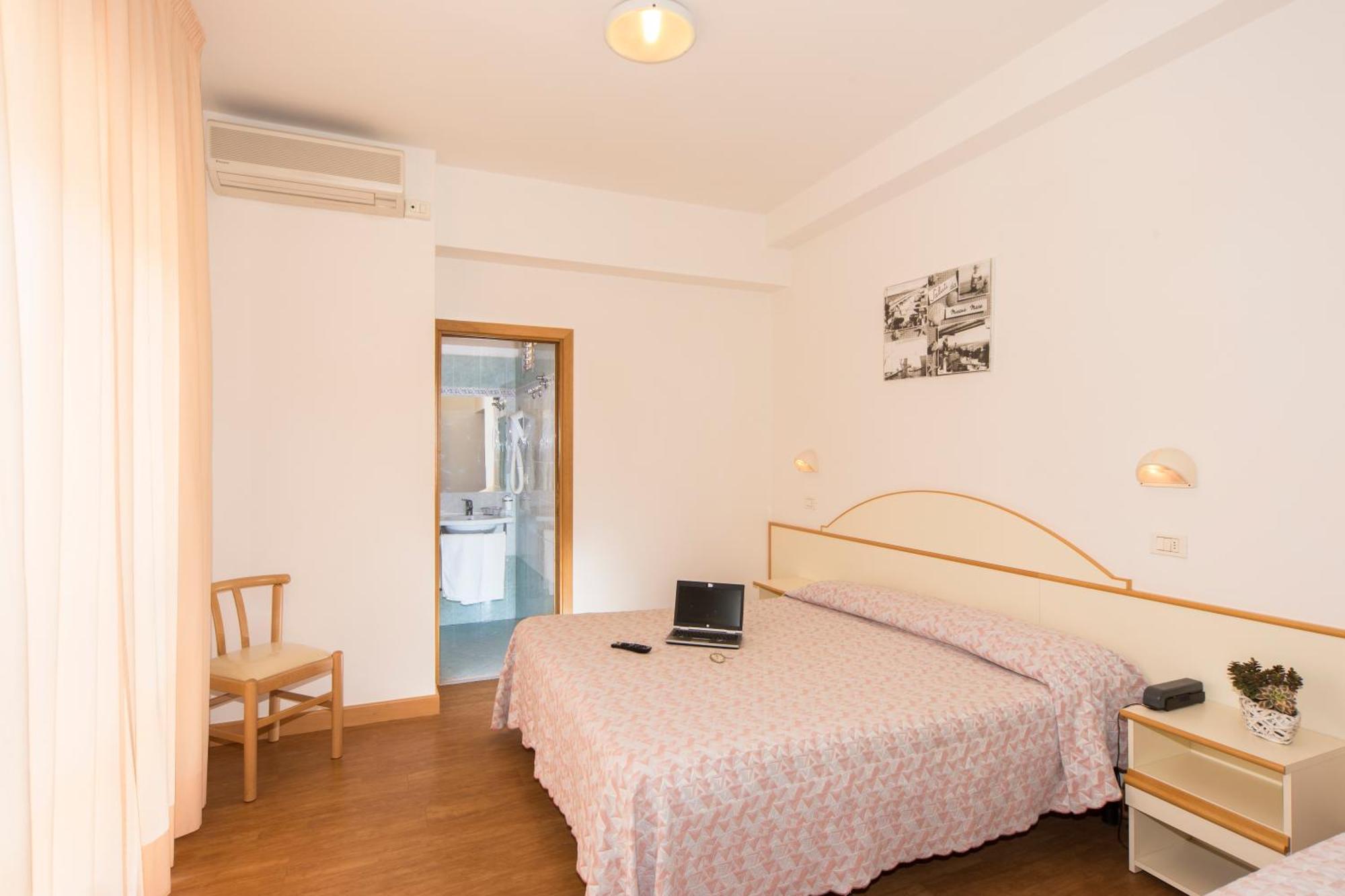 Hotel Silvia มิซาโน อาดรีอาติโก ห้อง รูปภาพ