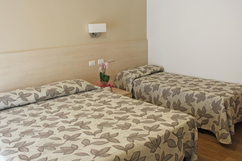 Hotel Silvia มิซาโน อาดรีอาติโก ภายนอก รูปภาพ
