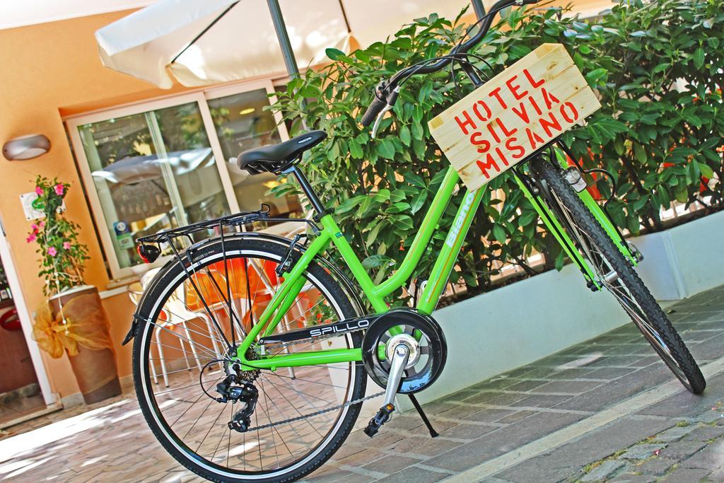 Hotel Silvia มิซาโน อาดรีอาติโก ภายนอก รูปภาพ