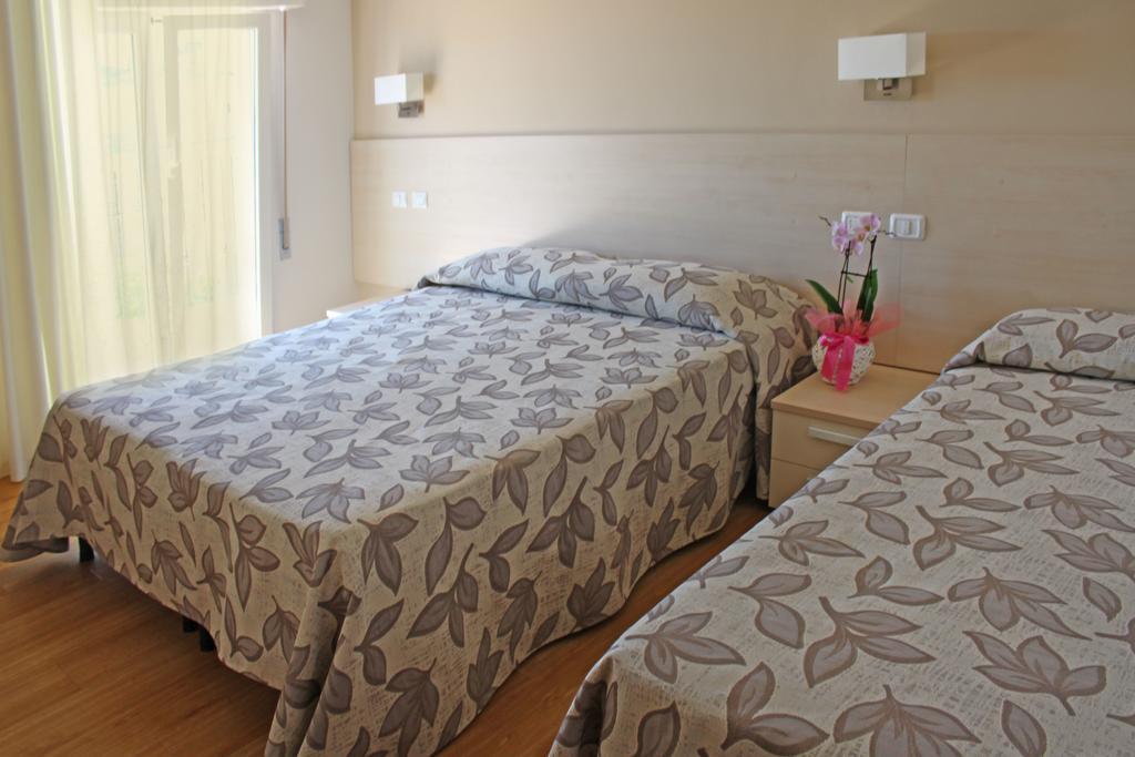 Hotel Silvia มิซาโน อาดรีอาติโก ภายนอก รูปภาพ
