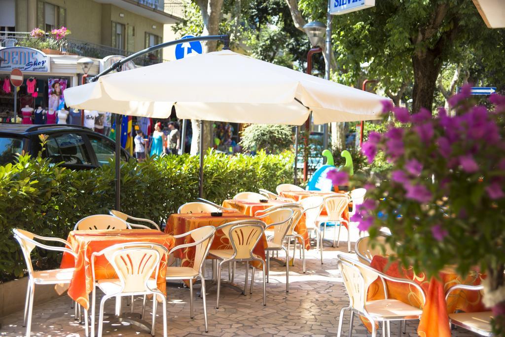 Hotel Silvia มิซาโน อาดรีอาติโก ภายนอก รูปภาพ